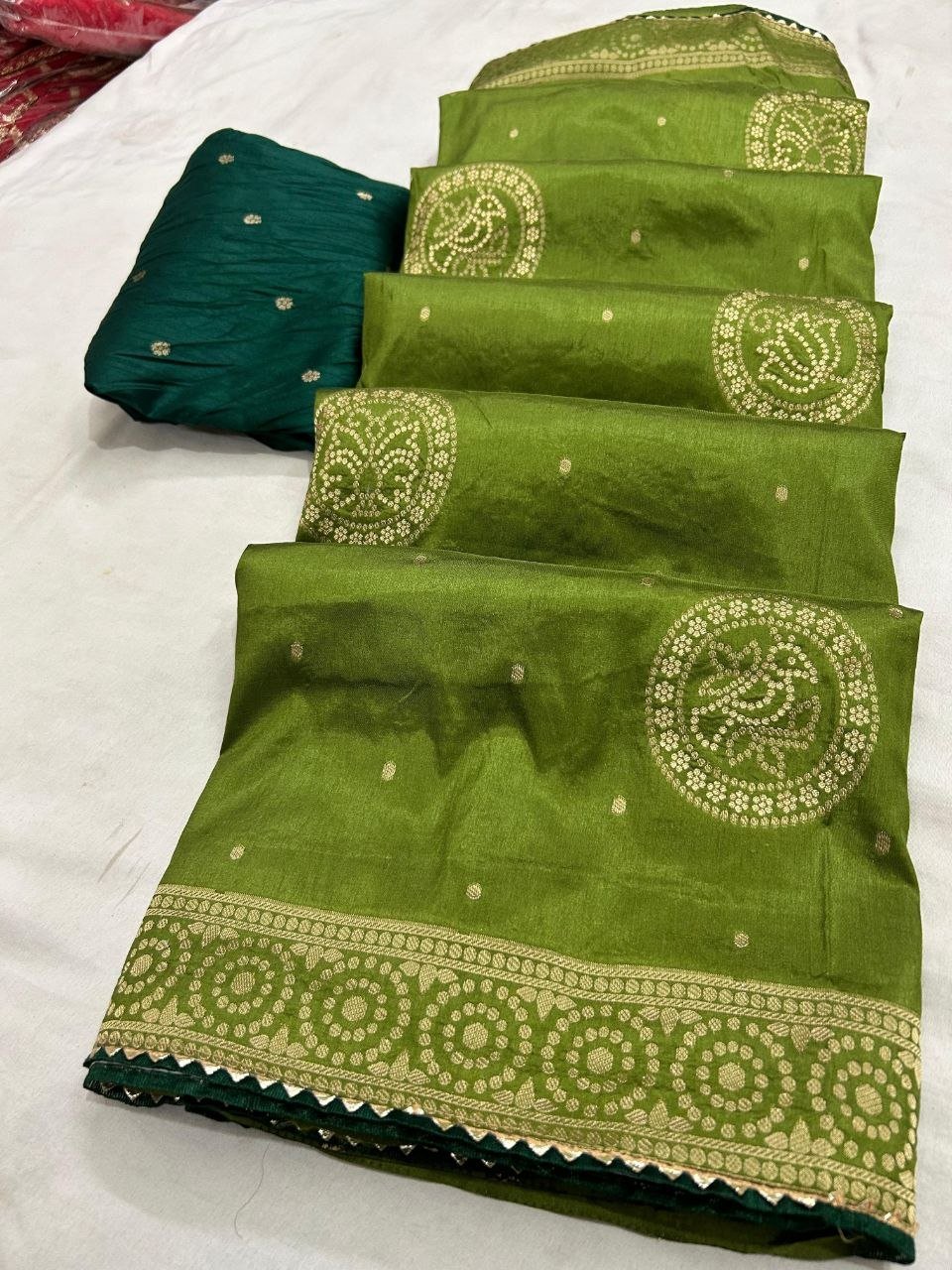 Deep Purple Dola Silk Zari Work Saree | Kanha Saree 4 A flat-lay view of a deep purple Dola silk saree featuring gold zari work and a contrasting red blouse piece.
