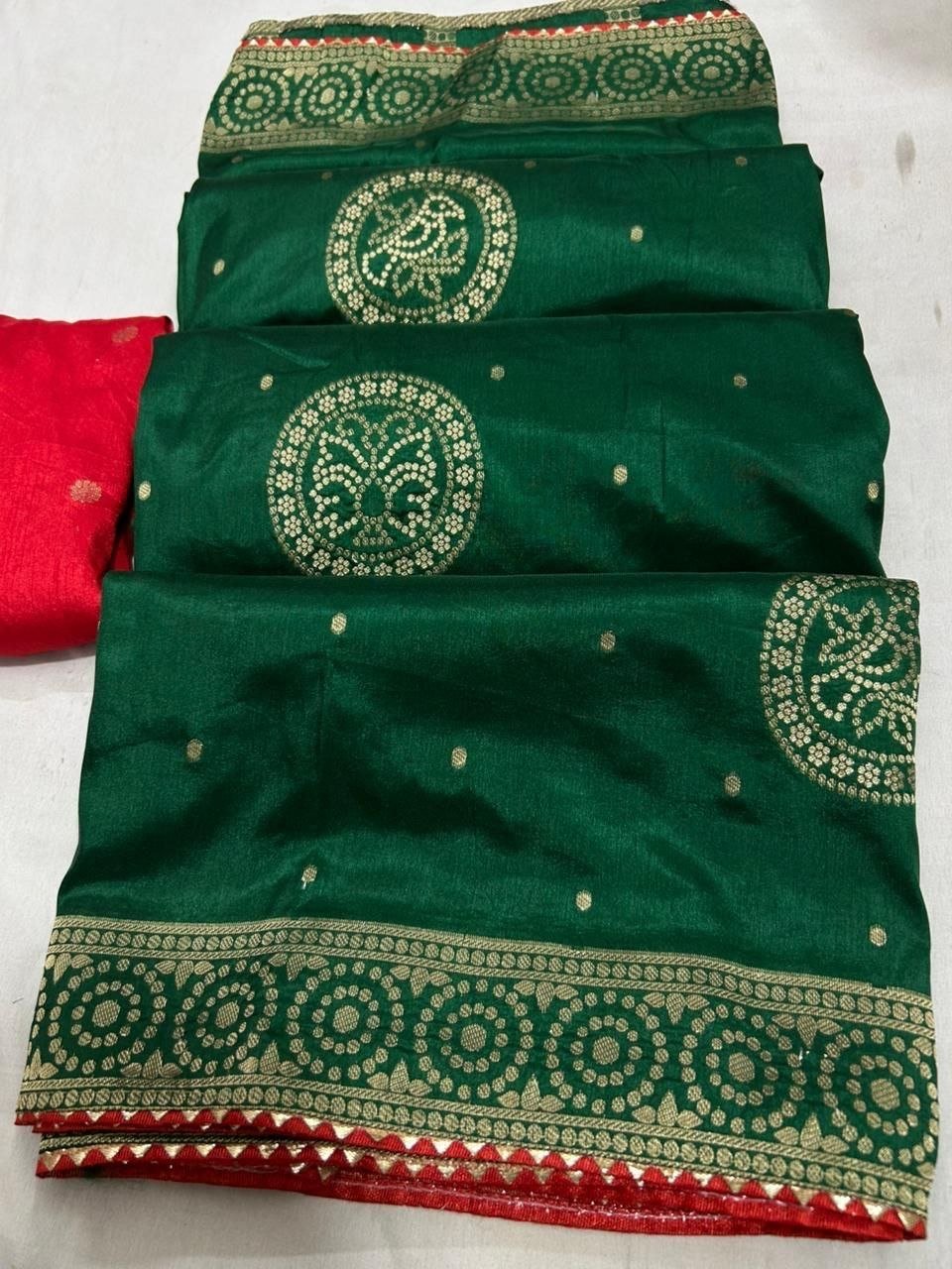 Deep Purple Dola Silk Zari Work Saree | Kanha Saree 9 A flat-lay view of a deep purple Dola silk saree featuring gold zari work and a contrasting red blouse piece.