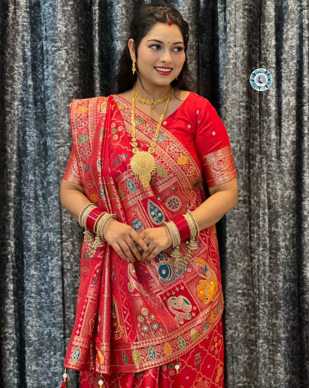 Dola Viscose Weaving Saree with Meenakari Pallu 5 A vibrant red and rani Dola Viscose saree with intricate Meenakari weaving, heavy Jarkhan work, and a rich decorative pallu.