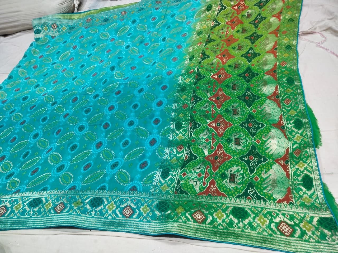 Pure Khadi Jhorjhat Banarashi Bandhej Saree 3 A close-up of a pink and orange Pure Khadi Jhorjhat Banarashi Bandhej saree with heavy zari and meena work.
